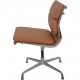 Charles Eames EA205 stol nybetrukket med cognac bizon læder