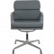 Charles Eames EA208 stol nybetrukket med gråt stof