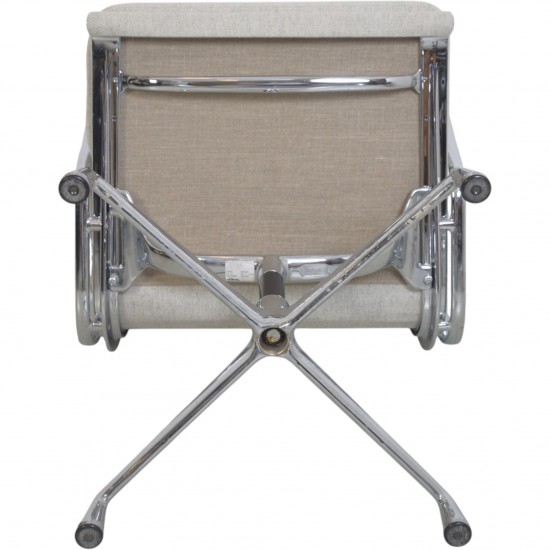 Charles Eames EA208 stol nybetrukket med lysegråt stof