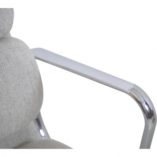 Charles Eames EA208 stol nybetrukket med lysegråt stof