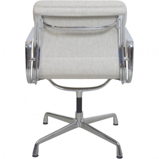 Charles Eames EA208 stol nybetrukket med lysegråt stof