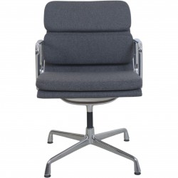 Charles Eames EA208 stol nybetrukket med mørkegråt stof