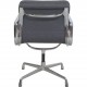 Charles Eames EA208 stol nybetrukket med mørkegråt stof