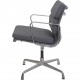 Charles Eames EA208 stol nybetrukket med mørkegråt stof
