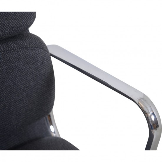 Charles Eames EA208 stol nybetrukket med mørkegråt stof