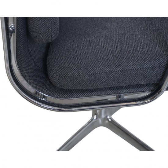 Charles Eames EA208 stol nybetrukket med mørkegråt stof