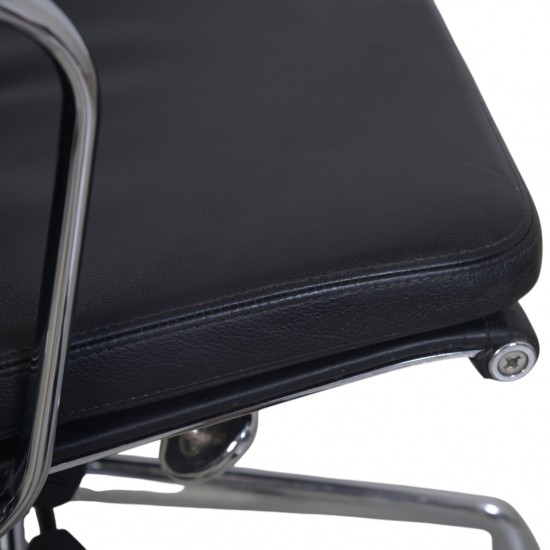 Charles Eames EA219 kontorstol i sort læder 2007