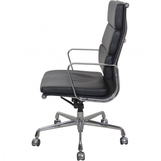 Charles Eames EA219 kontorstol i sort læder 2007