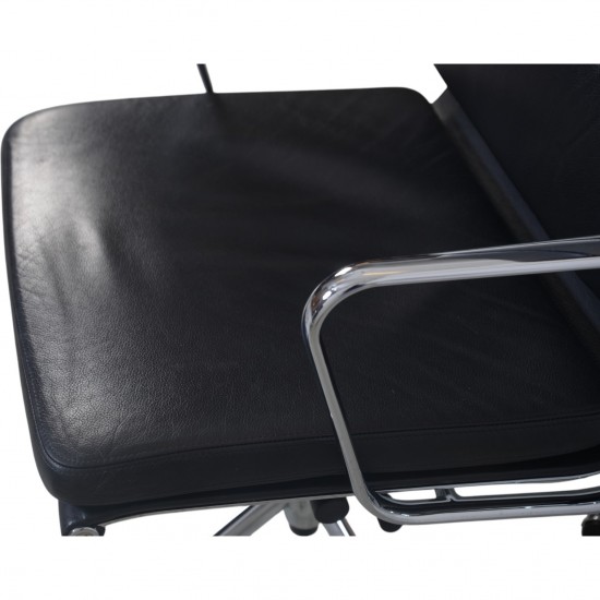 Charles Eames EA219 kontorstol i sort læder 2007