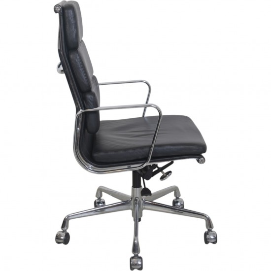 Charles Eames EA219 kontorstol i sort læder 2007