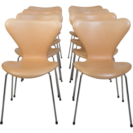 Sæt af 8 Arne Jacobsen Syver stole i lys anilin læder 2000'erne