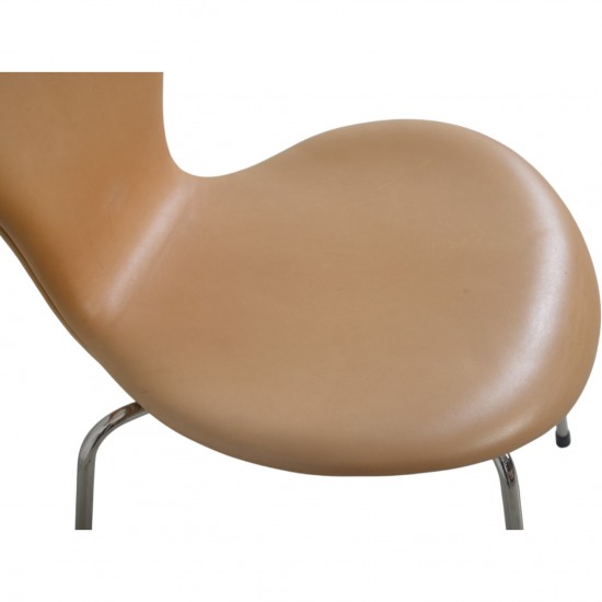 Sæt af 8 Arne Jacobsen Syver stole i lys anilin læder 2000'erne
