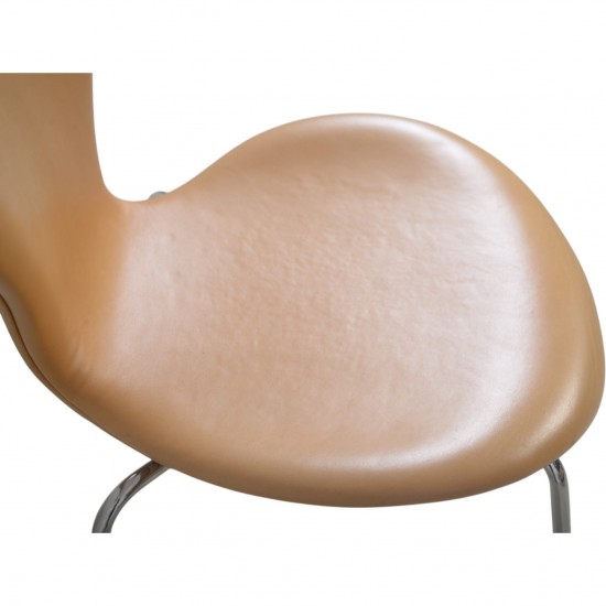 Sæt af 8 Arne Jacobsen Syver stole i lys anilin læder 2000'erne