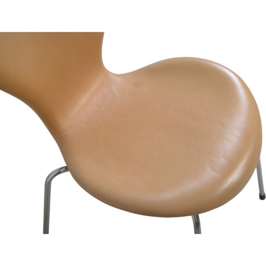 Sæt af 8 Arne Jacobsen Syver stole i lys anilin læder 2000'erne