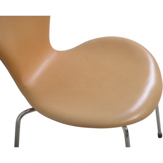 Sæt af 8 Arne Jacobsen Syver stole i lys anilin læder 2000'erne