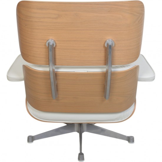 Charles Eames Lounge chair med ottoman i hvid læder 2010'erne