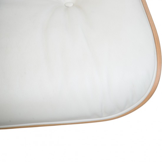 Charles Eames Lounge chair med ottoman i hvid læder 2010'erne