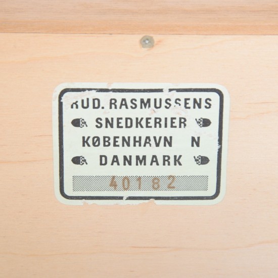 Mogens Koch skab i elm, med sokkel 1970'erne