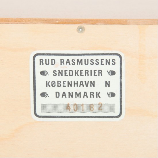 Mogens Koch skab i elm, med sokkel 1970'erne