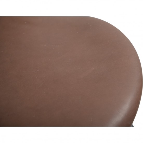 Sæt af 2 Arne Jacobsen Syver stole i brunt Vecona anilin læder 1980