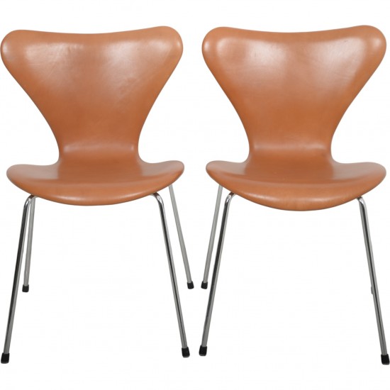 Sæt af 2 Arne Jacobsen Syver stole i cognac anilin læder 2000'erne