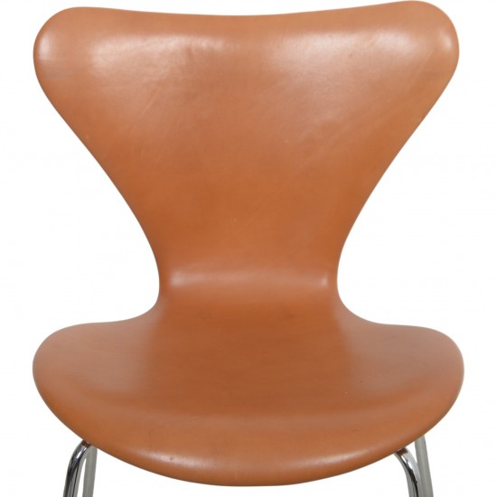 Sæt af 2 Arne Jacobsen Syver stole i cognac anilin læder 2000'erne