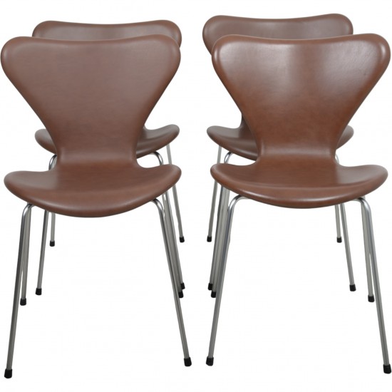 Sæt af 4 Arne Jacobsen Syver stole i mokka classic læder 2000'erne
