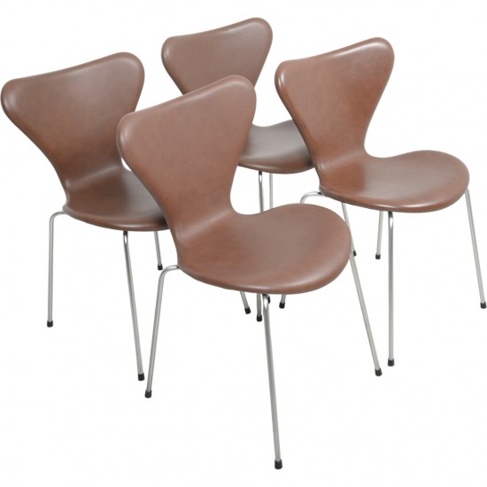 Sæt af 4 Arne Jacobsen Syver stole i mokka classic læder 2000'erne