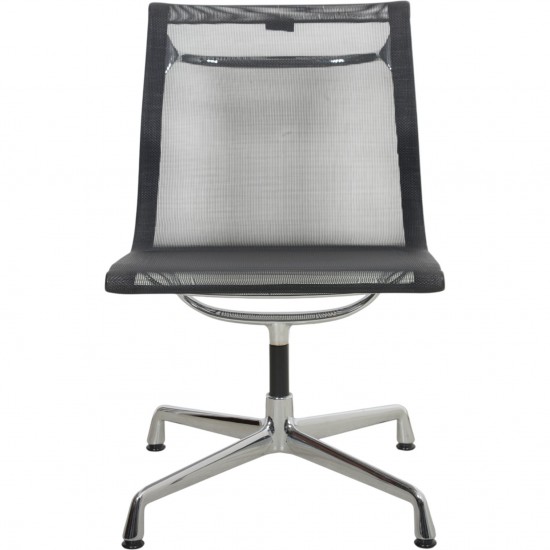 Charles Eames EA101 stol i sort mesh 2011