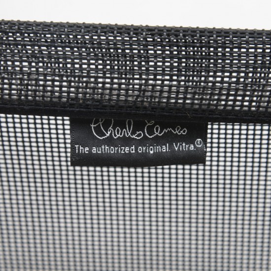 Charles Eames EA101 stol i sort mesh 2011