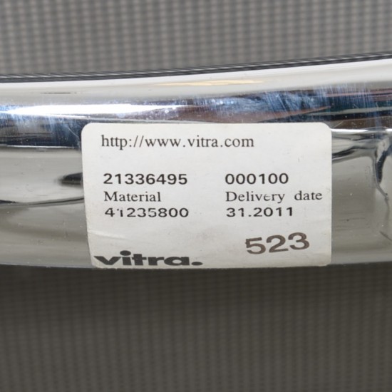 Charles Eames EA101 stol i sort mesh 2011