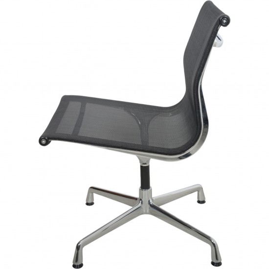 Charles Eames EA101 stol i sort mesh 2011