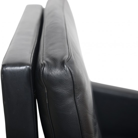 Poul Kjærholm PK31 loungestol i sort Aura læder 1986