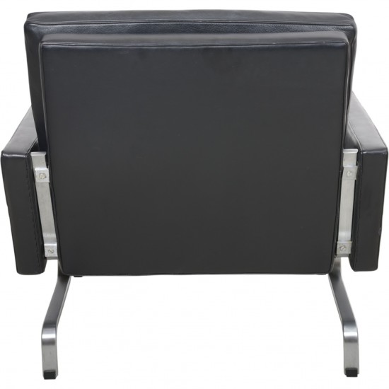 Poul Kjærholm PK31 loungestol i sort Aura læder 1986