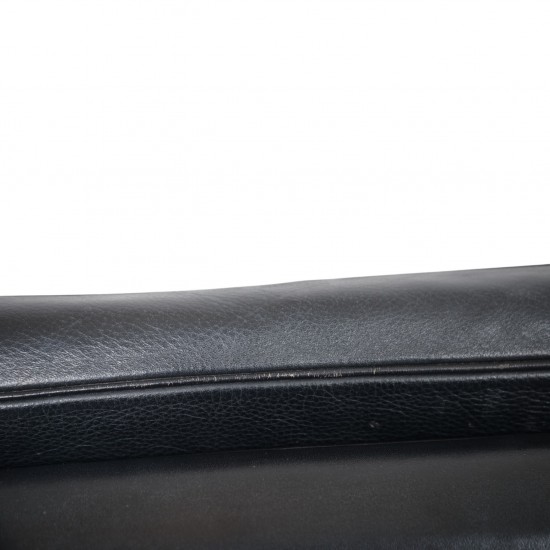 Poul Kjærholm PK31 loungestol i sort Aura læder 1986