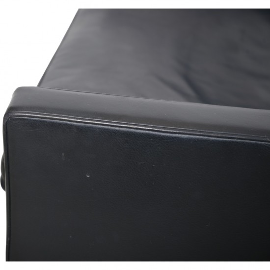 Poul Kjærholm PK31 loungestol i sort Aura læder 1986