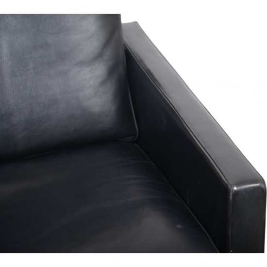 Poul Kjærholm PK31 loungestol i sort Aura læder 1986