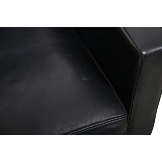 Poul Kjærholm PK31 loungestol i sort Aura læder 1986