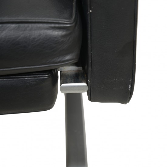 Poul Kjærholm PK31 loungestol i sort Aura læder 1986