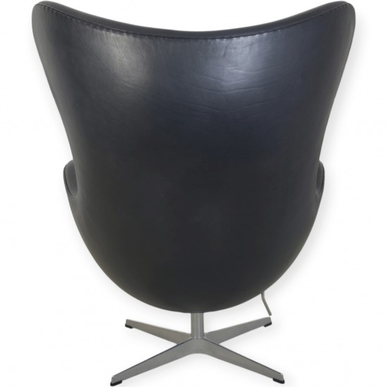 Arne Jacobsen Ægget stol i sort Elegance læder 2017