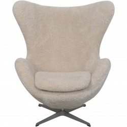 Arne Jacobsen Ægget stol betrukket med Lammeskind