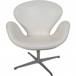Arne Jacobsen Svane stol i hvidt læder 2010