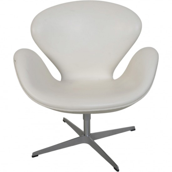 Arne Jacobsen Svane stol i hvidt læder 2010