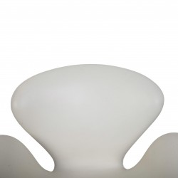 Arne Jacobsen Svane stol i hvidt læder 2010