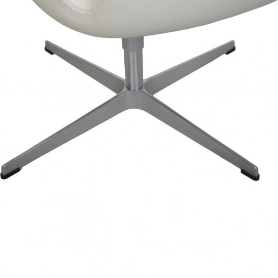 Arne Jacobsen Svane stol i hvidt læder 2010