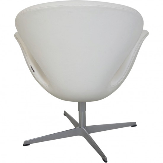 Arne Jacobsen Svane stol i hvidt læder 2010