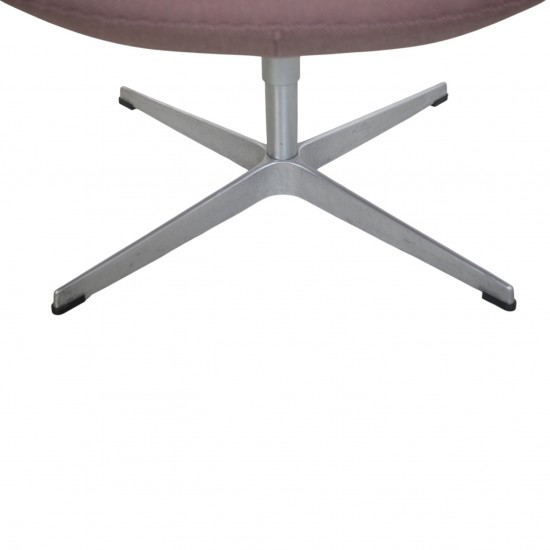 Arne Jacobsen Svane stol i lilla stof 2012
