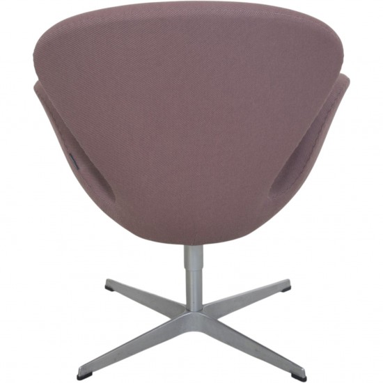 Arne Jacobsen Svane stol i lilla stof 2012