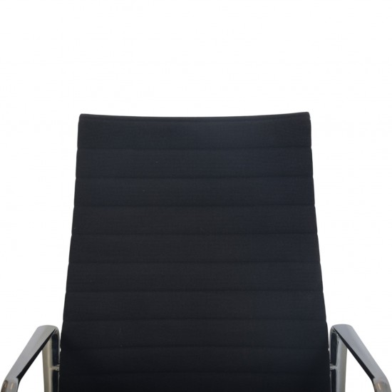 Charles Eames EA119 kontorstol i sort hopsack stof 2008