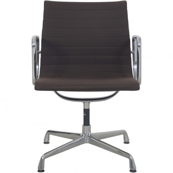Charles Eames EA108 stol i brunt hopsack stof 1990'erne